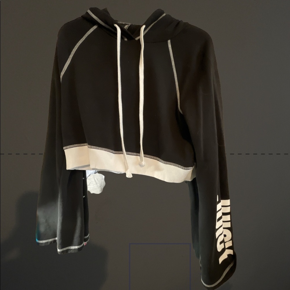 Juicy couture black crop sweat shirt
